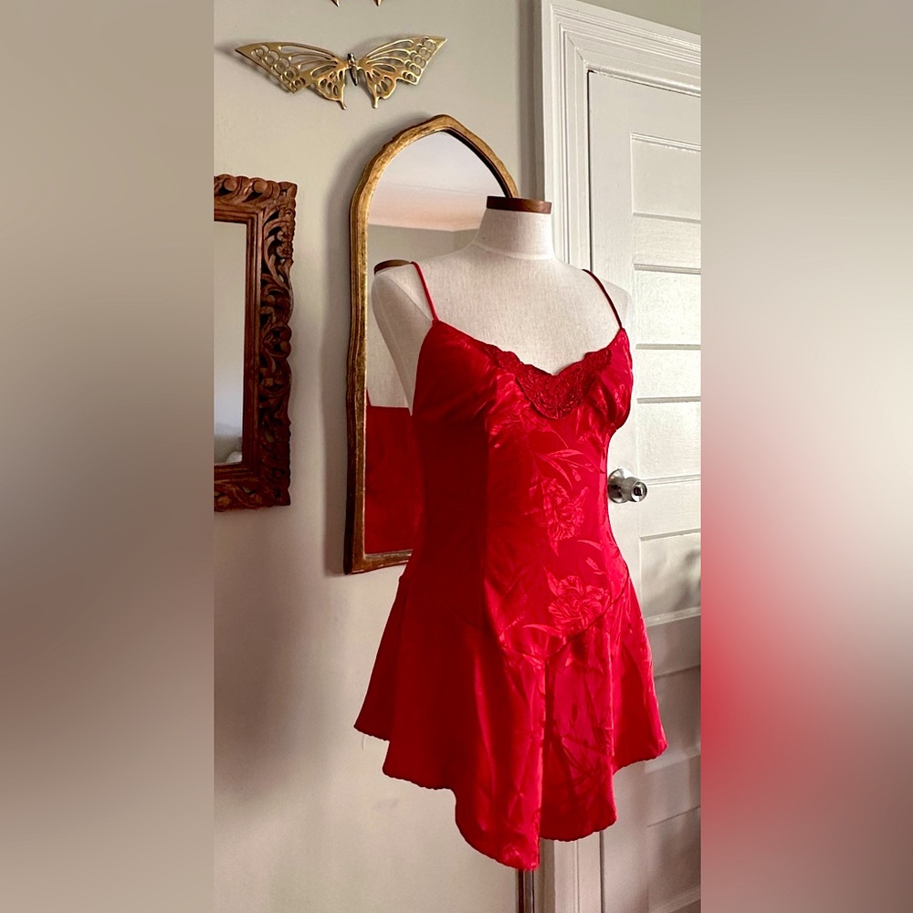 Vintage Red Iris Nighty